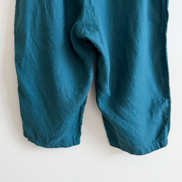 NOTPERFECTLINEN • Cropped Tokyo Linen Pants in Emerald Green - Picture 9 of 13